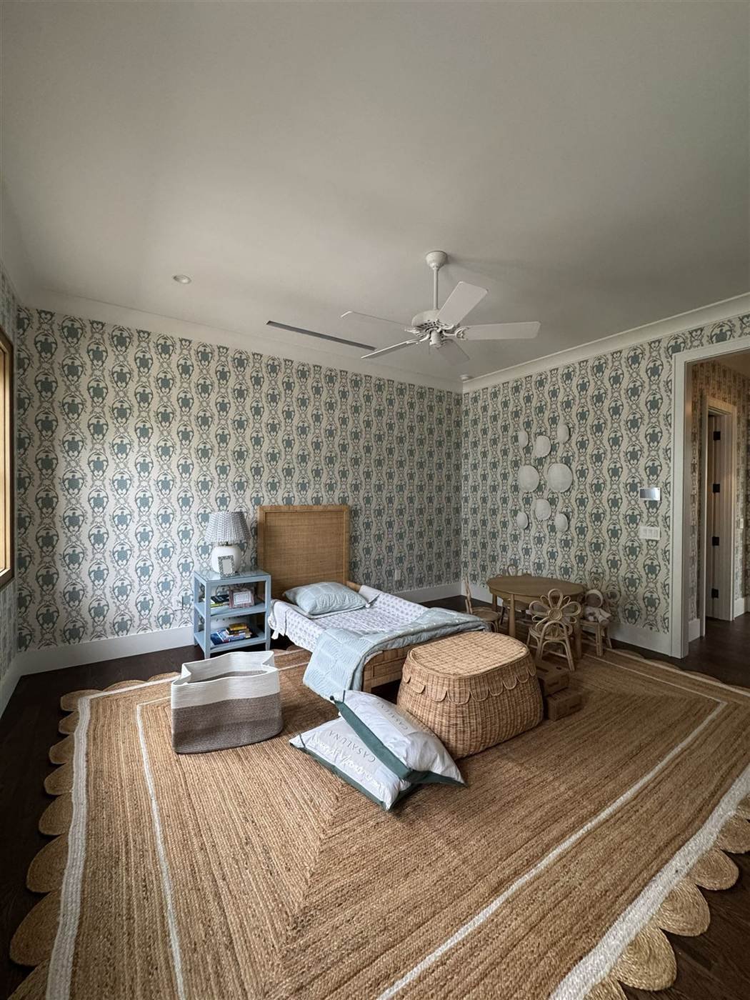 Isla Morada children's bedroom — turtle-print wallcovering